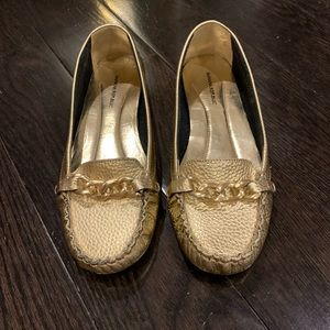 Gold drivers with gold chain detail.